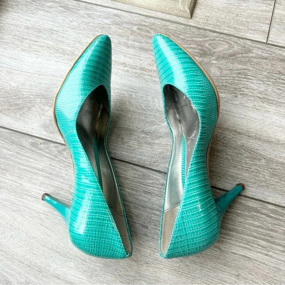 Circa Joan and David  Turquoise Textured Patent Leather Pumps - Picture 8 of 12